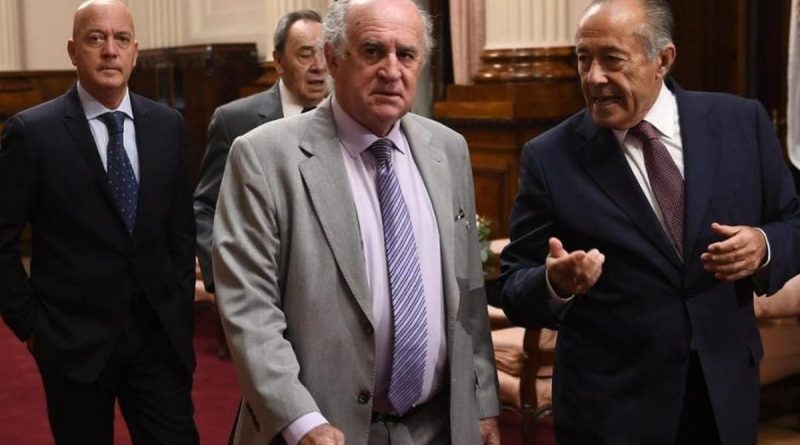 Dos senadores y un diputado acompañarán a CFK a su  viaje a Honduras