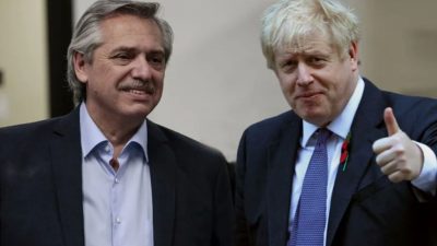 Simetrías llamativas: Boris Johnson y Alberto Fernández enfrentan crisis internas