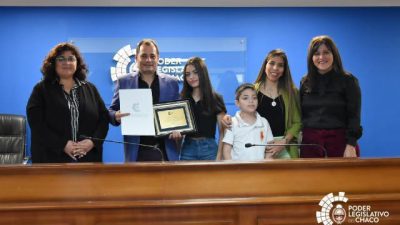 CHACO – El Poder Legislativo homenajeó a Hugo Peralta por trayectoria como periodista